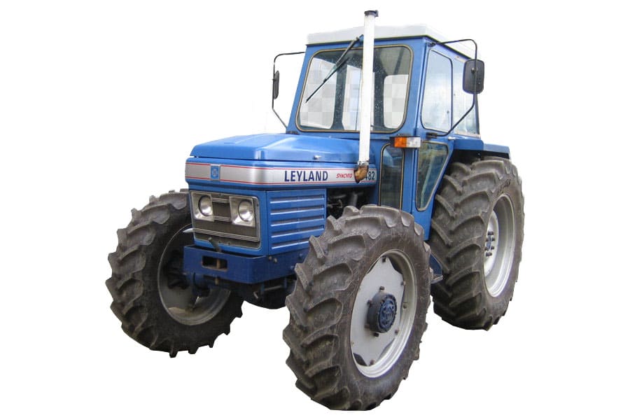 Tractor Leyland trabajando en el campo